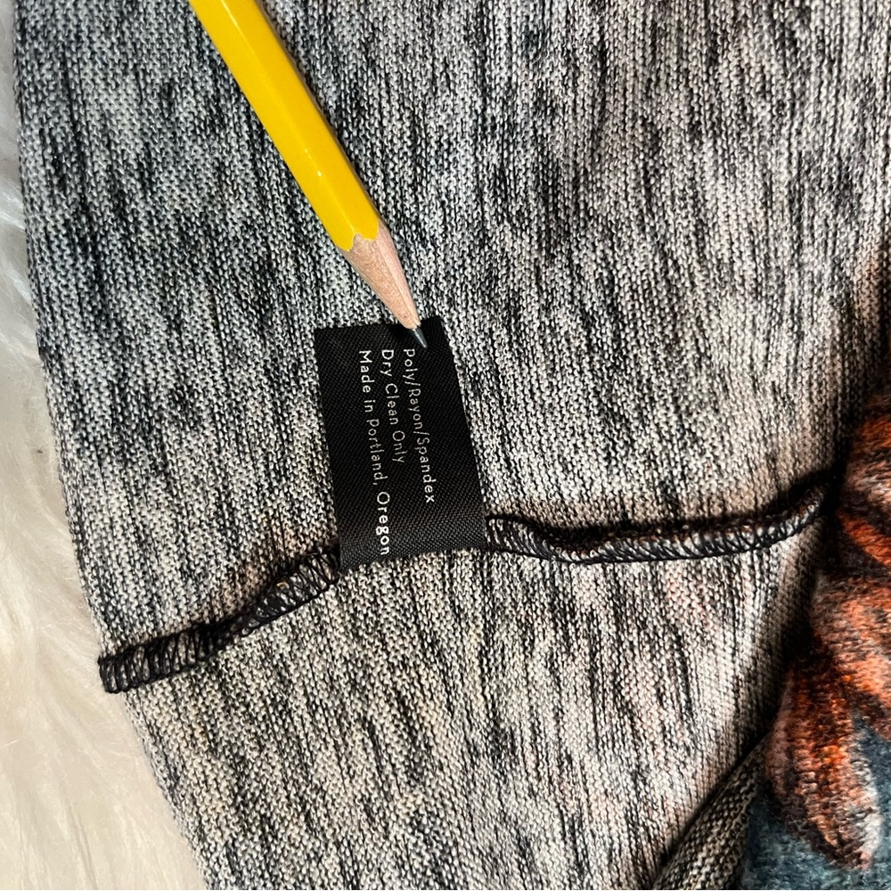 Floral Patterned Infinity Scarf - Picture 4 of 4